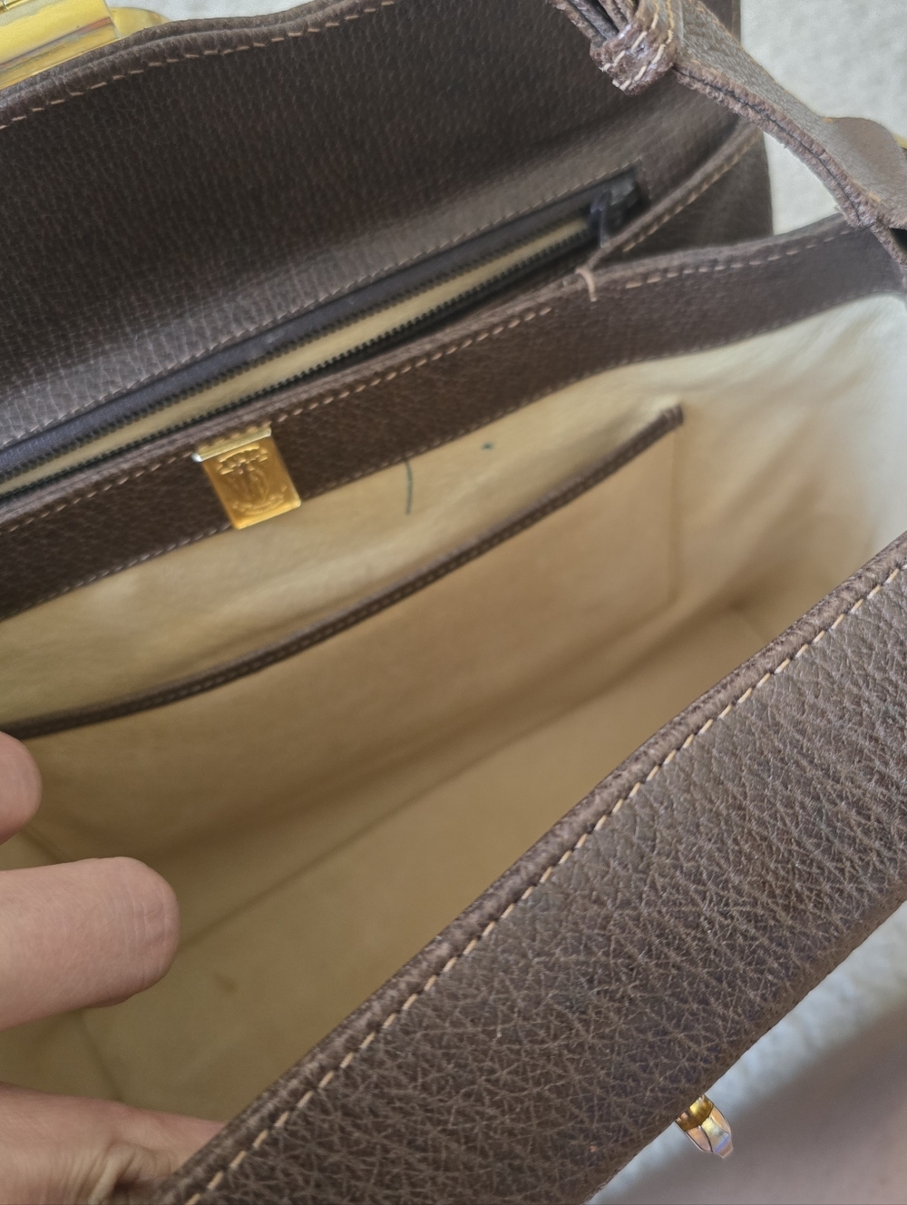 Vintage Gucci Brown Leather Structured Shoulder Bag with GG Logo & Serial # - Picture 11 of 16